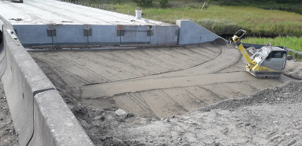 Compacter -Geikie Bridge