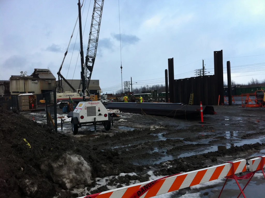 Mining facility sheet pile wall