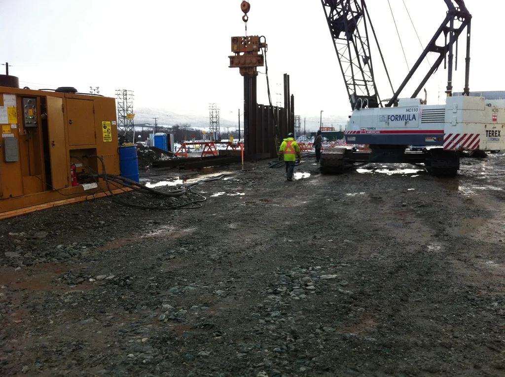 Sheet pile crane driving