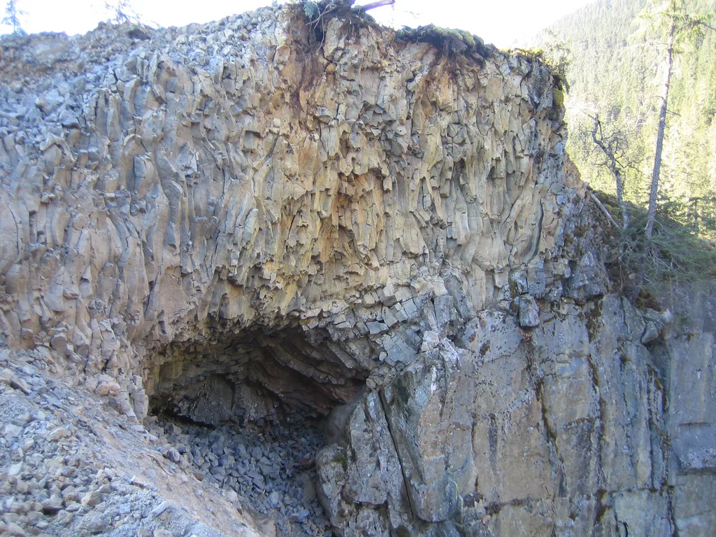 Rock bluff